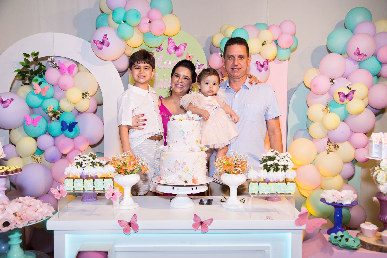 Juliana Menezes e Gustavo Almeida realizam festa dupla para os filhos ...